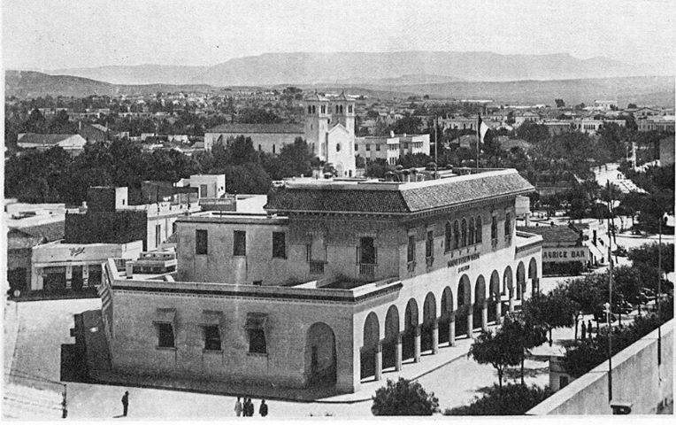 بناية بنك المغرب و خلفه الكنيسة